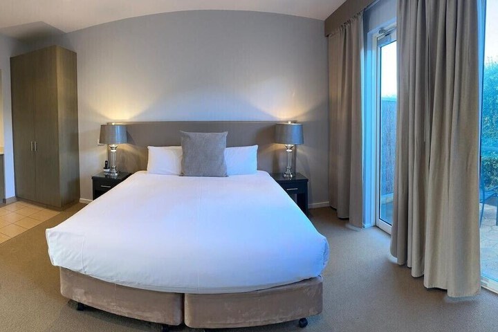 Room 13 of 33