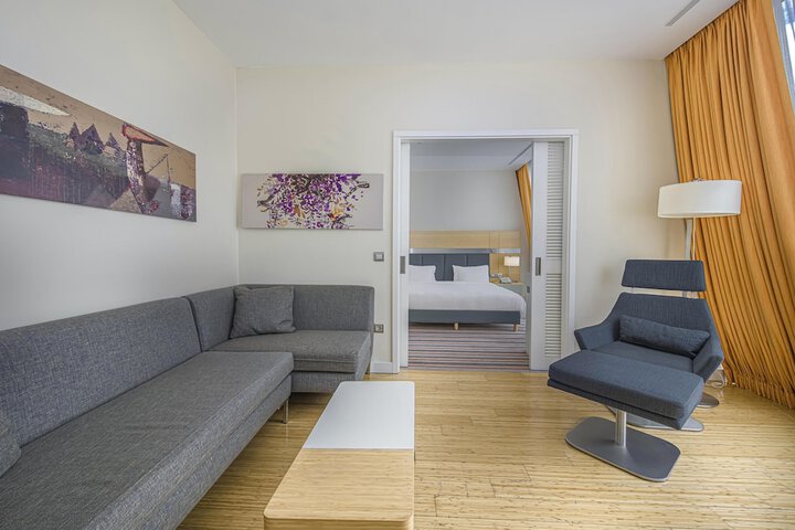 Room 54 of 204