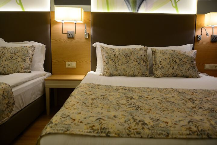 Room 6 of 121
