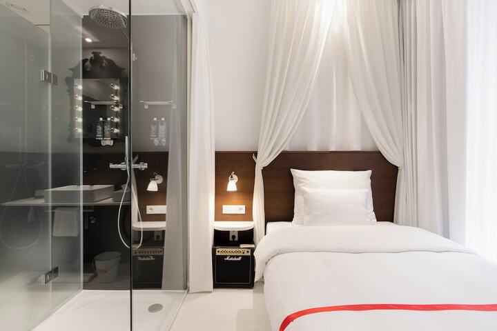 Room 54 of 127