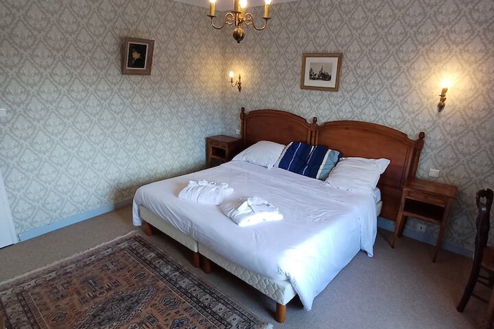 Room 6 of 105