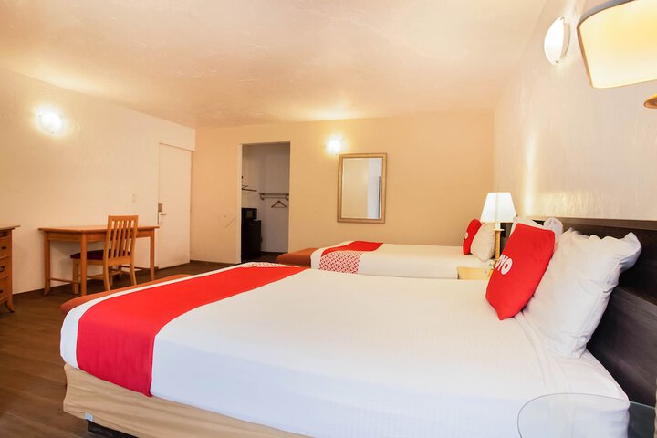 2 Queen Beds (18 of 24)