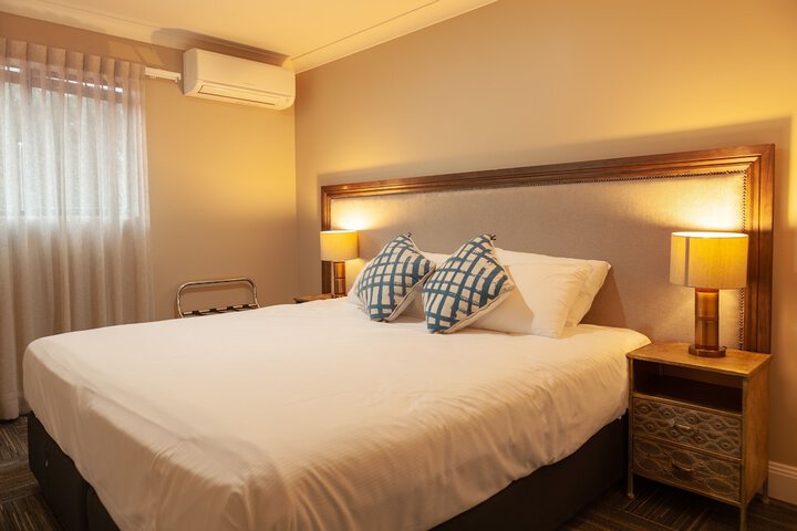 Room 40 of 77