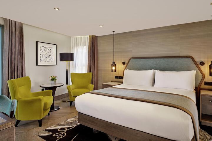 Room 52 of 114