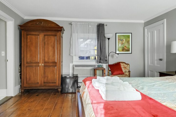 1 King Bed (11 of 16)