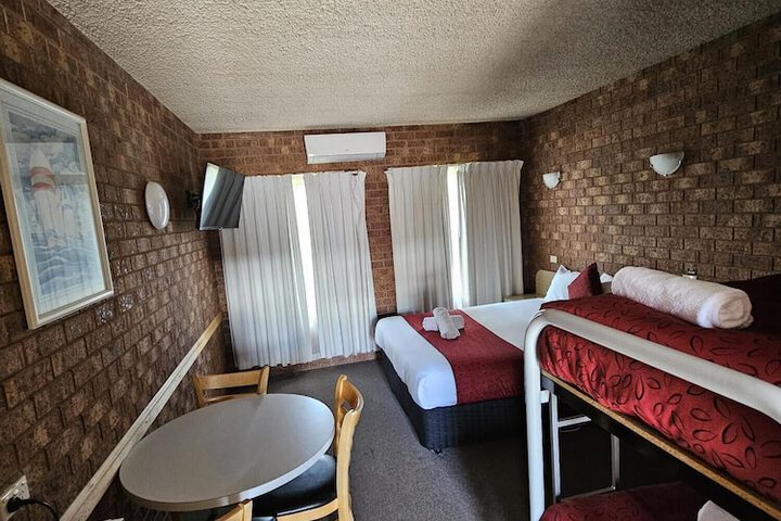 Room 19 of 34