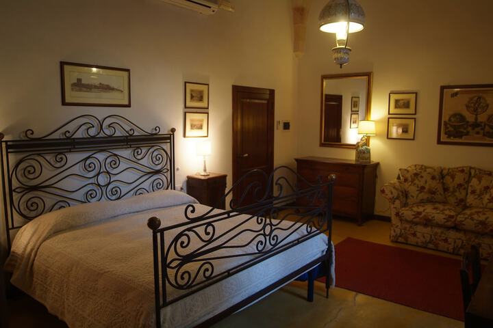 Room 10 of 29