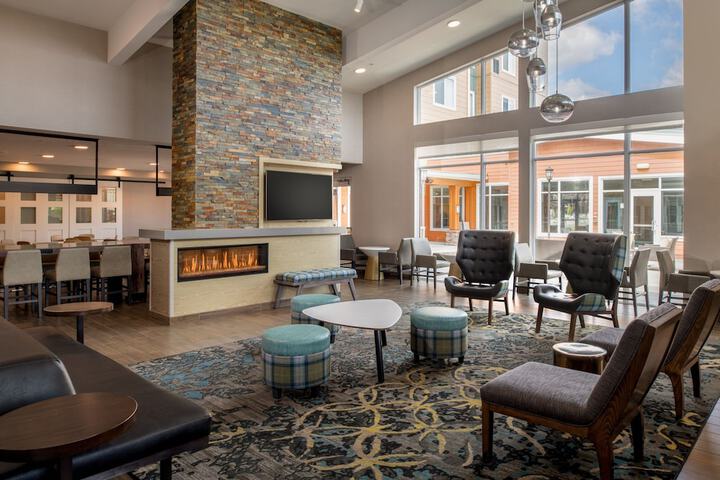 Lobby lounge