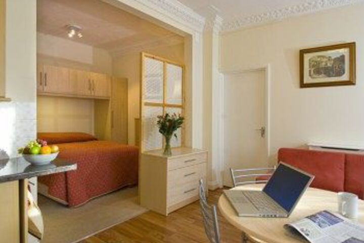Room 6 of 11