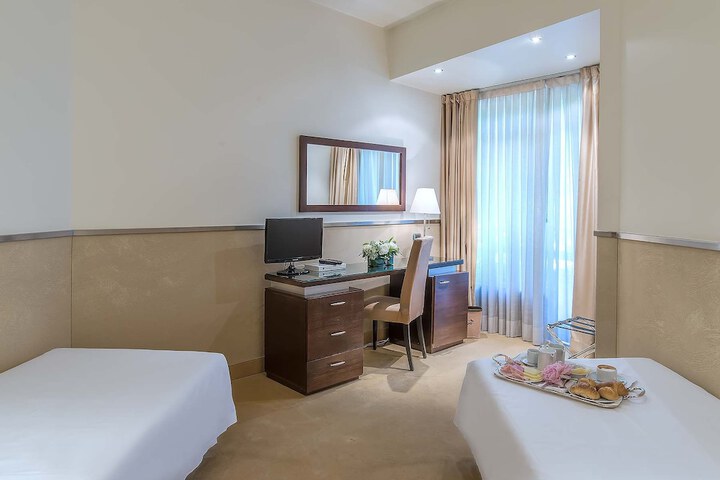 Room 9 of 42