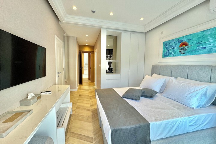 Room 4 of 60