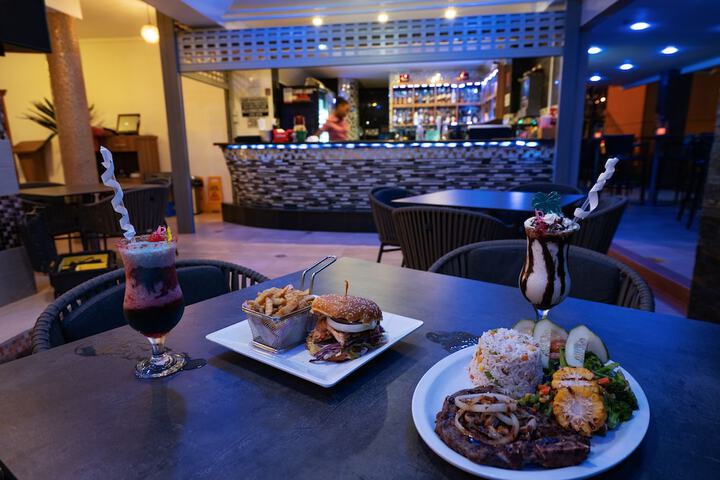 Dining 45 of 51