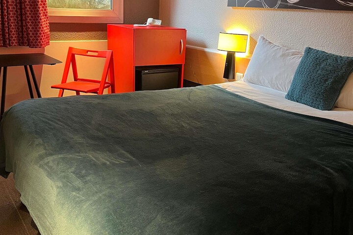 Room 15 of 80