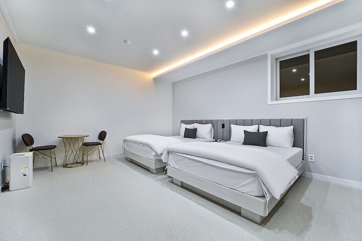 Room 14 of 43