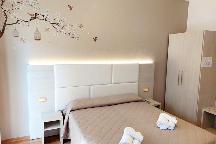 Room 16 of 32
