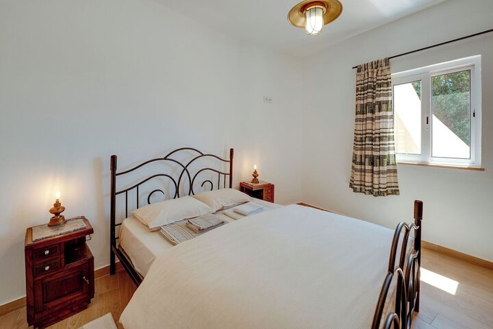 Room 4 of 62