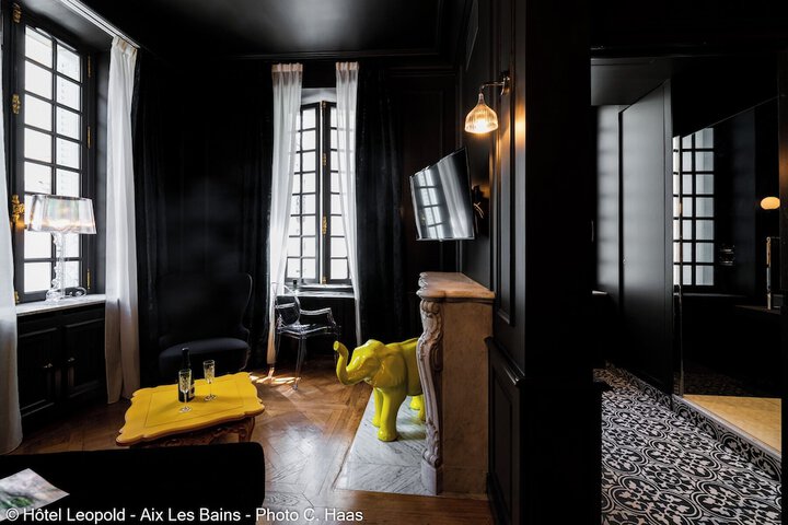 Room 27 of 77