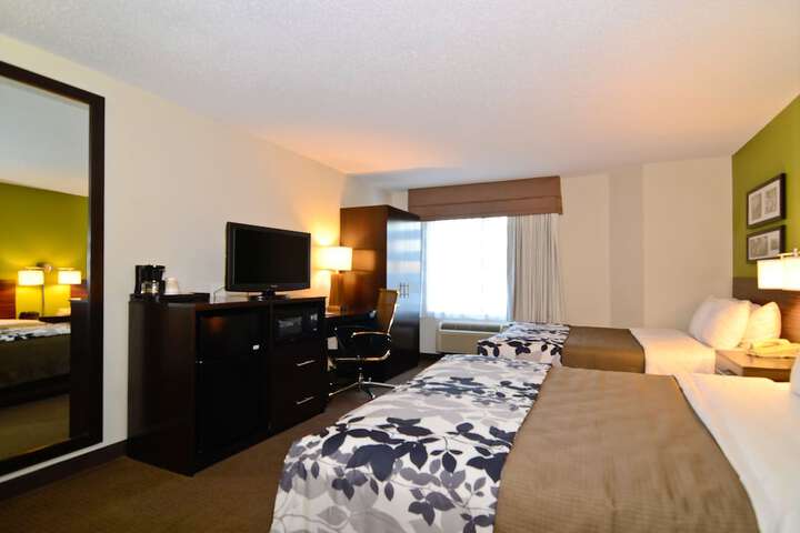 1 Queen Bed (17 of 18)