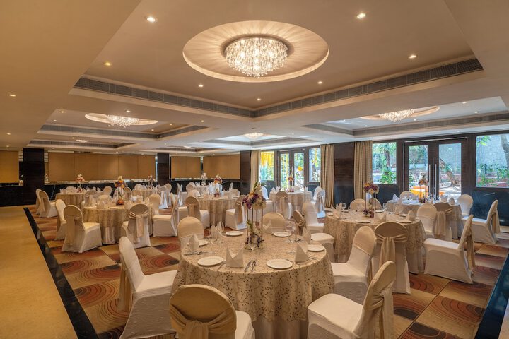 Ballroom/Hall 119 of 125