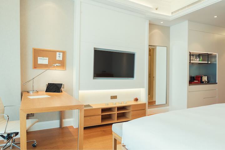 Room 10 of 108