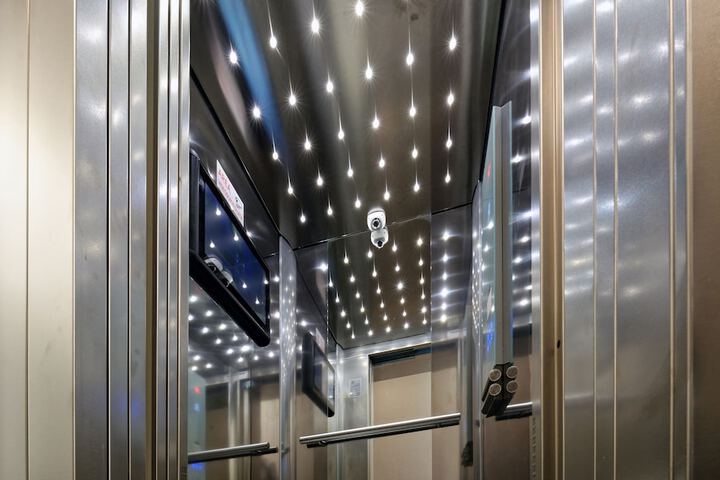 Ballroom/Hall 93 of 100