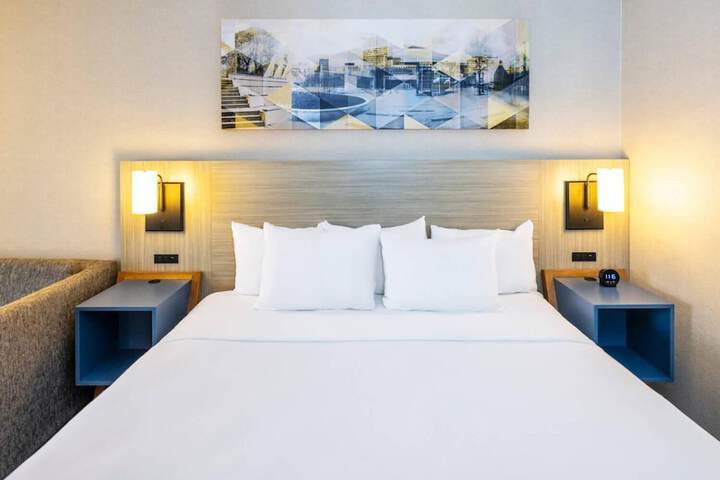 Room 4 of 41
