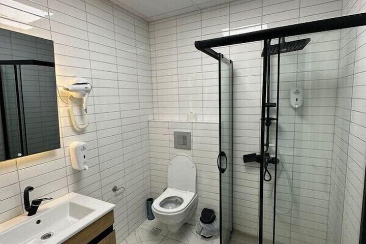 Room 16 of 18