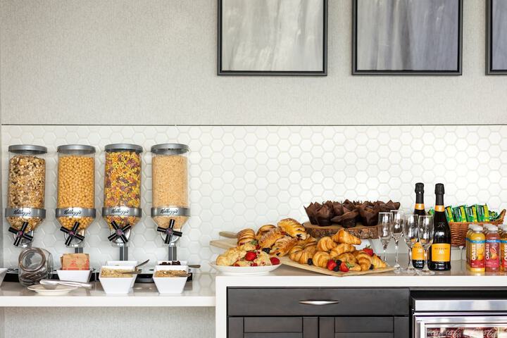 Breakfast/Coffee Service 125 of 174