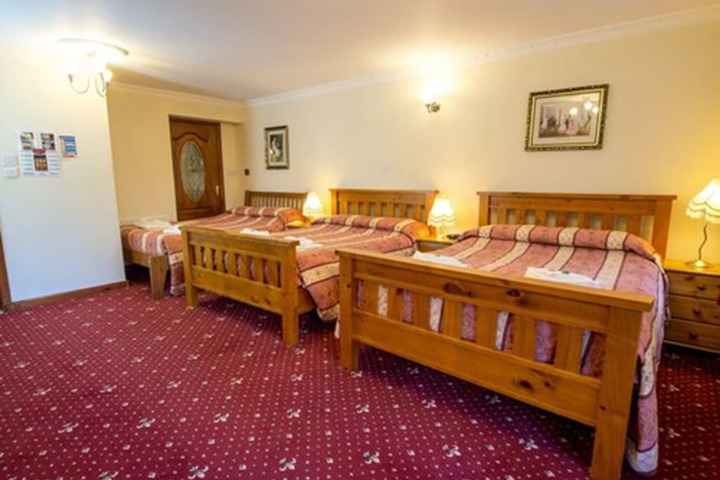 Room 13 of 33