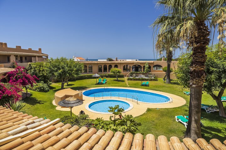 Hotel with Pool