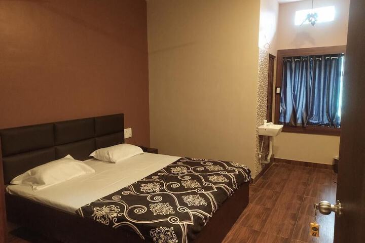 Room 8 of 28