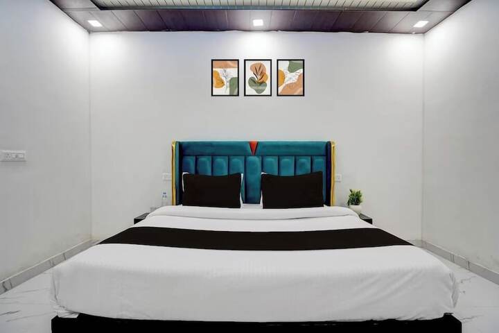Room 6 of 15