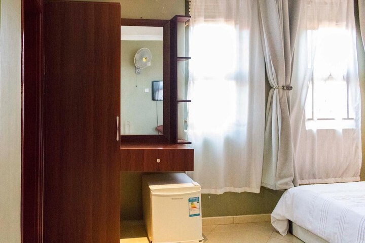 Room 5 of 48