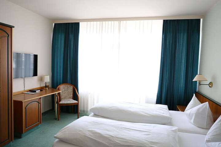 Room 7 of 32