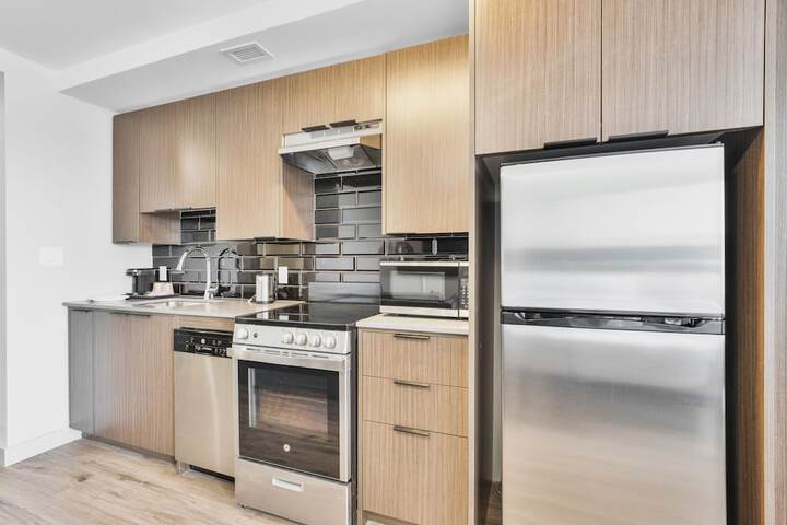 Suite 2 Queen Beds Sofa Bed Living Area Full Kitchen Dining Area Washer and Dryer (13 of 14)