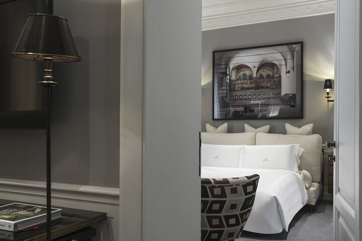 Room 41 of 221