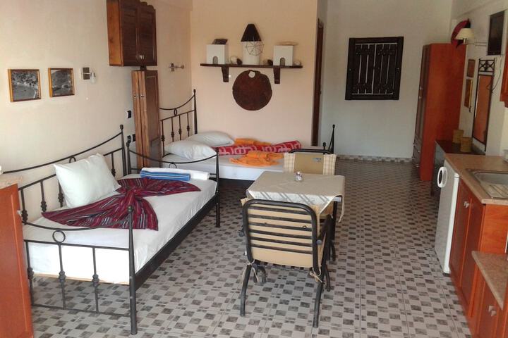 Room 3 of 27