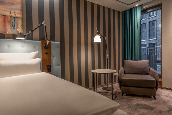 Room 13 of 50