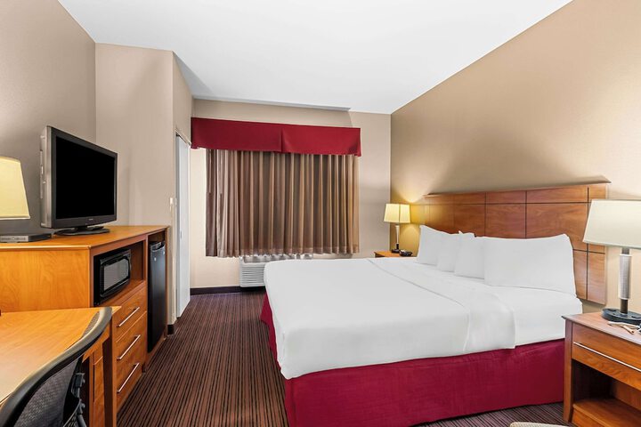 1 King Bed (8 of 14)