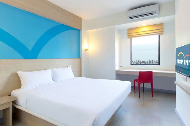 Room 18 of 28