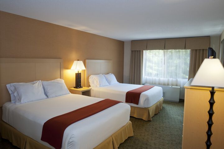2 Queen Beds (9 of 9)
