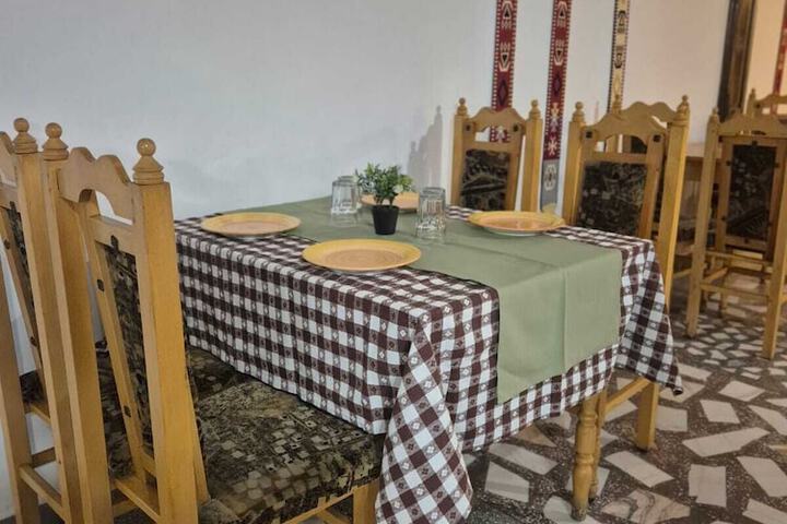 Dining 53 of 90