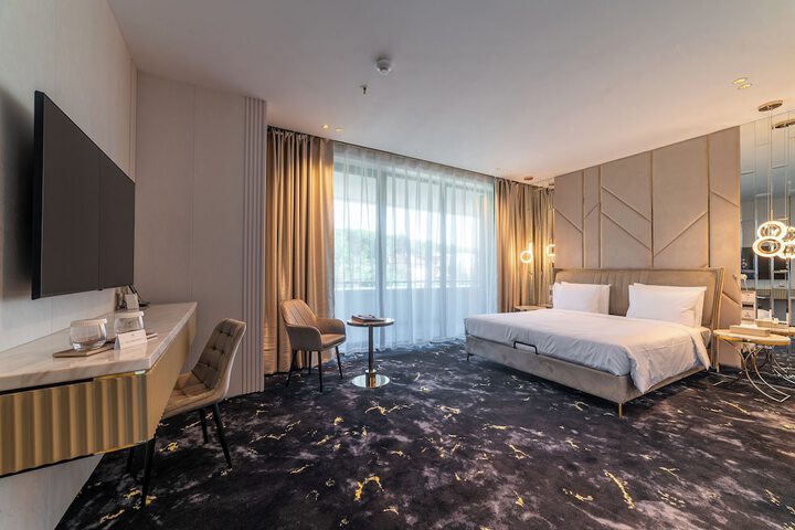 Room 15 of 37