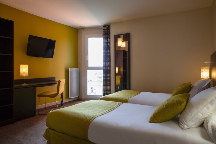 Room 6 of 14