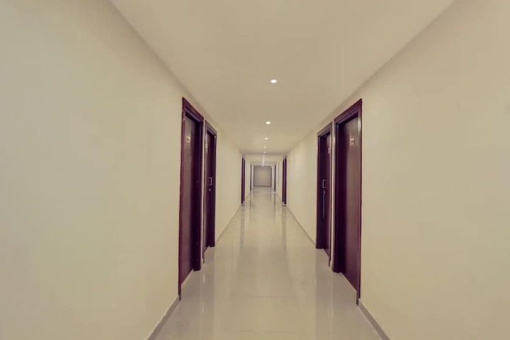 Ballroom/Hall 15 of 16