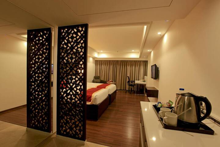 Room 12 of 37