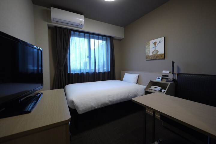 Room 6 of 19