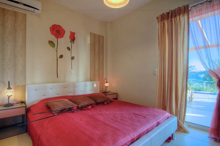 Room 6 of 74