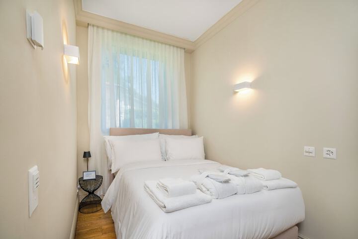 Room 93 of 307