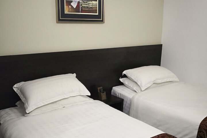 Room 9 of 36